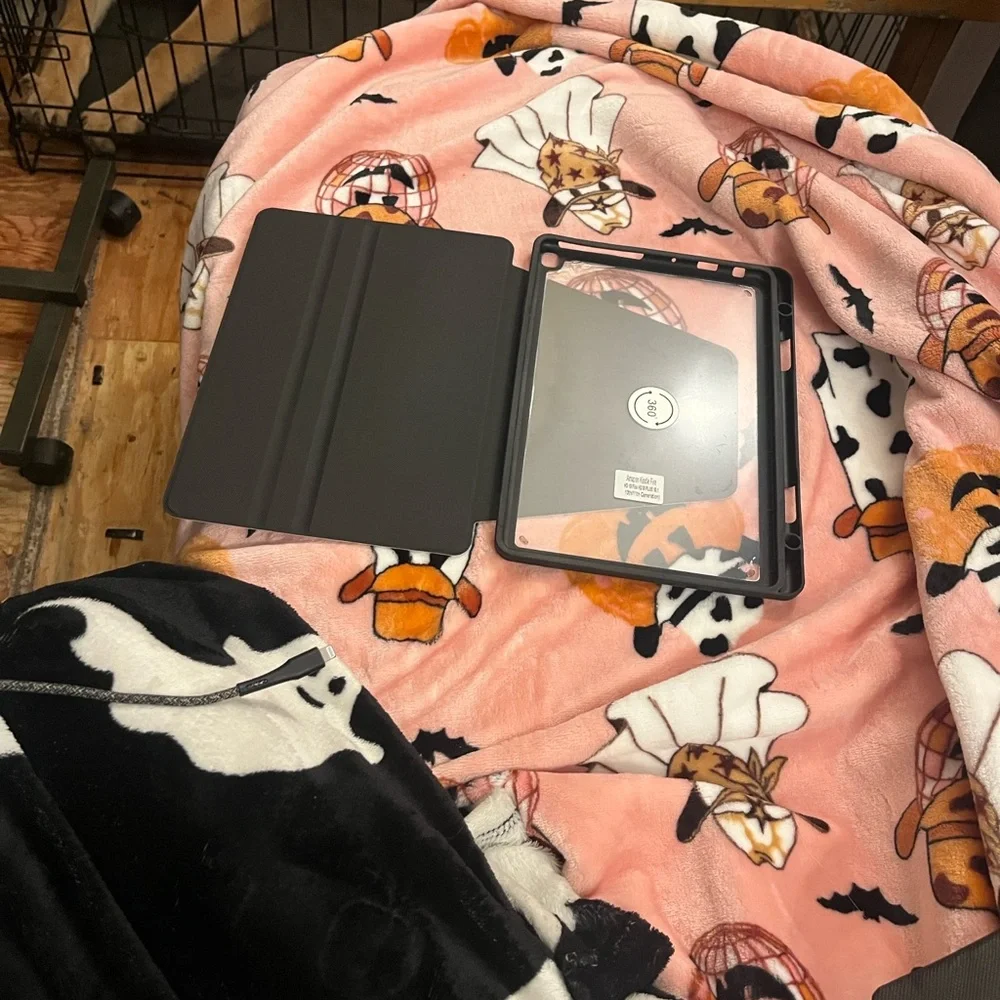 Disney-Themed Tablet with Mickey Mouse Design - Black and Multicolor